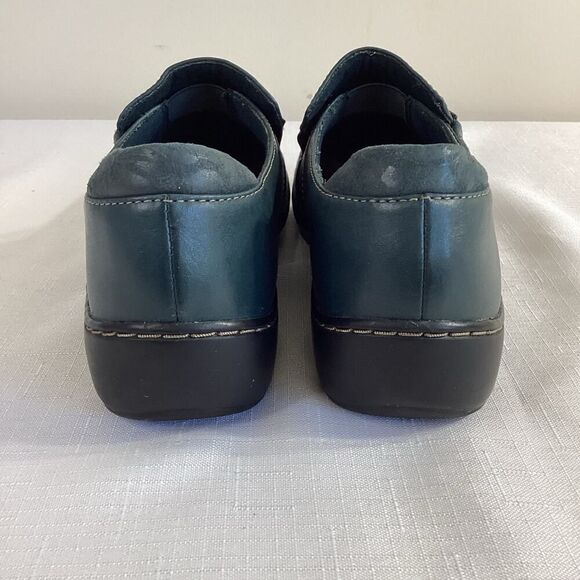 Clarks Navy Leather Women's Loafers Size 7 - Picture 4 of 12